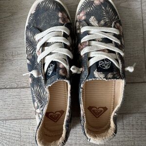 Roxy Shoreline Sneaker Bundle